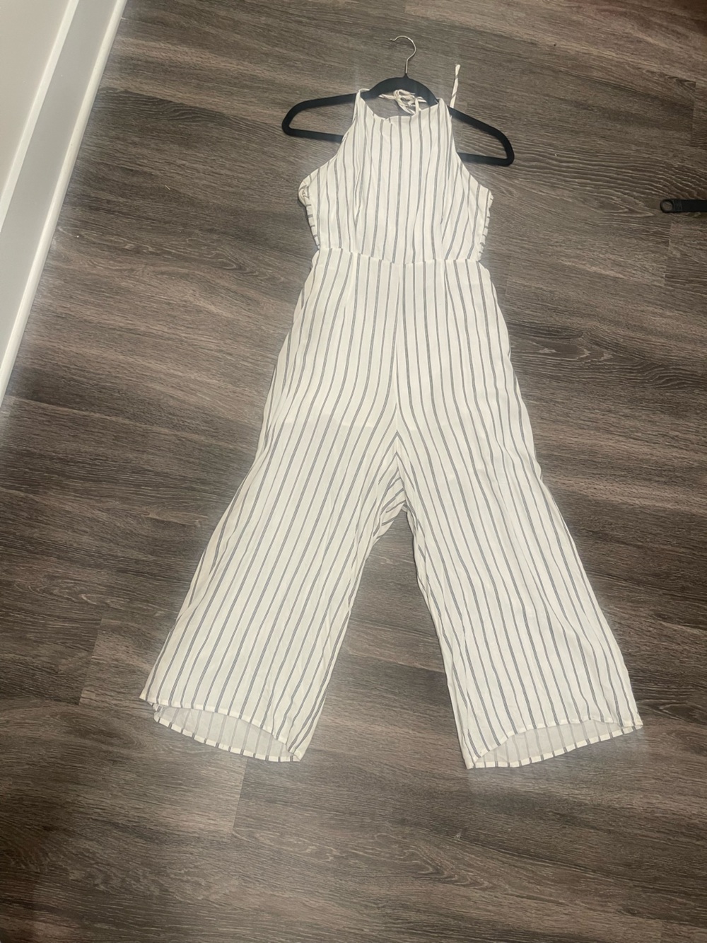 White Striped Wide-Leg Bottoms Junpsuit